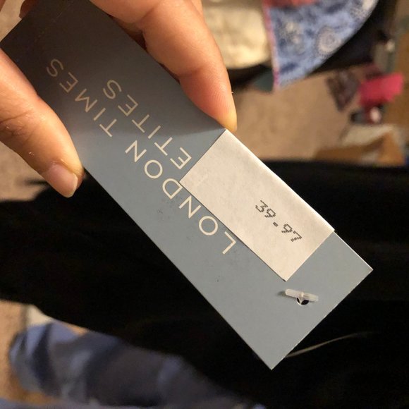 NWT- Black crop leg jumpsuit - Picture 5 of 6